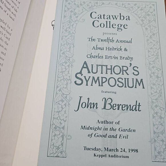 Midnight in the Garden of Good and Evil: A Savannah Story, Autographed  by John - Picture 7 of 8